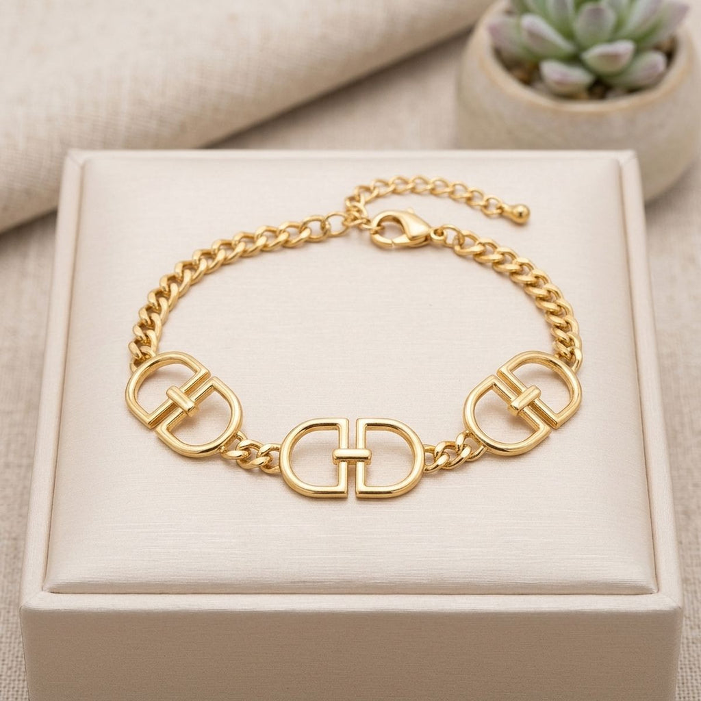 Luxe Gold Linked Letter D Heritage Anklet